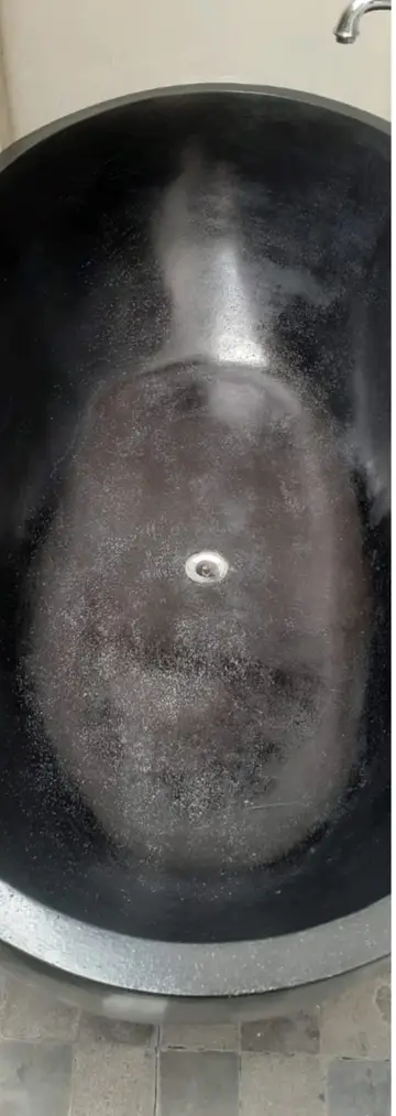 Bathtub batu alam hitam: sebelum penuh kerak putih, sesudah hitam pekat kembali